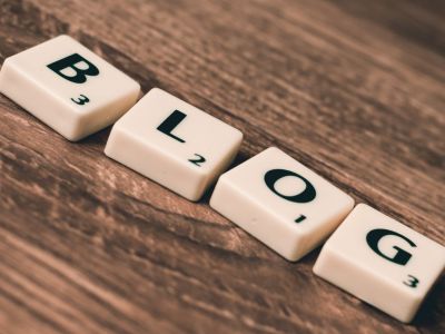 Hvad er forskellen på en blog og en hjemmeside?